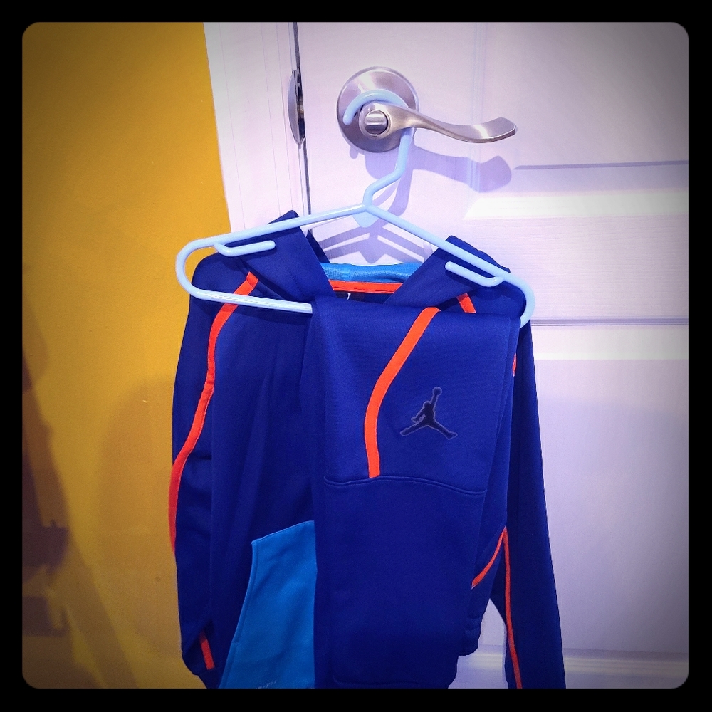 Boys M Jordan jogging suit